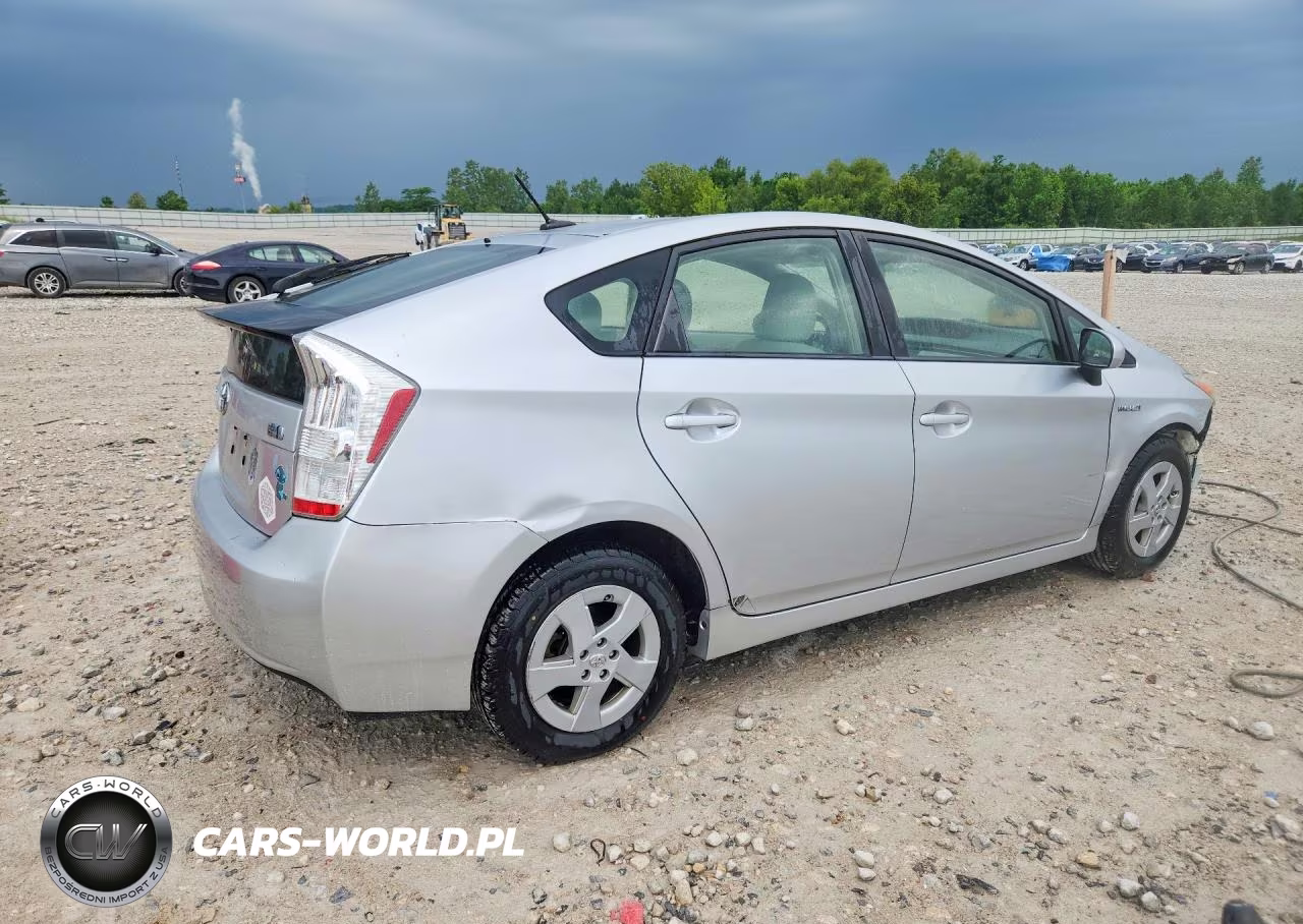 2011 Toyota Prius Two VIN:JTDKN3DU4B5330772 - 3