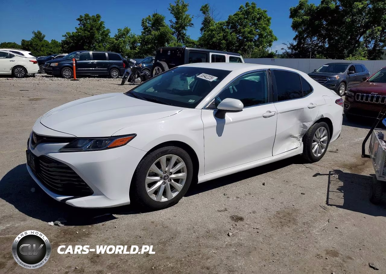 2020 Toyota Camry Le – zdjęcie 1 z 12