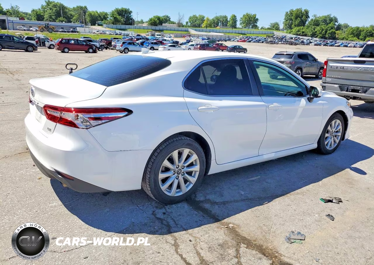 2020 Toyota Camry Le VIN:4T1C11AK7LU942314 - 3