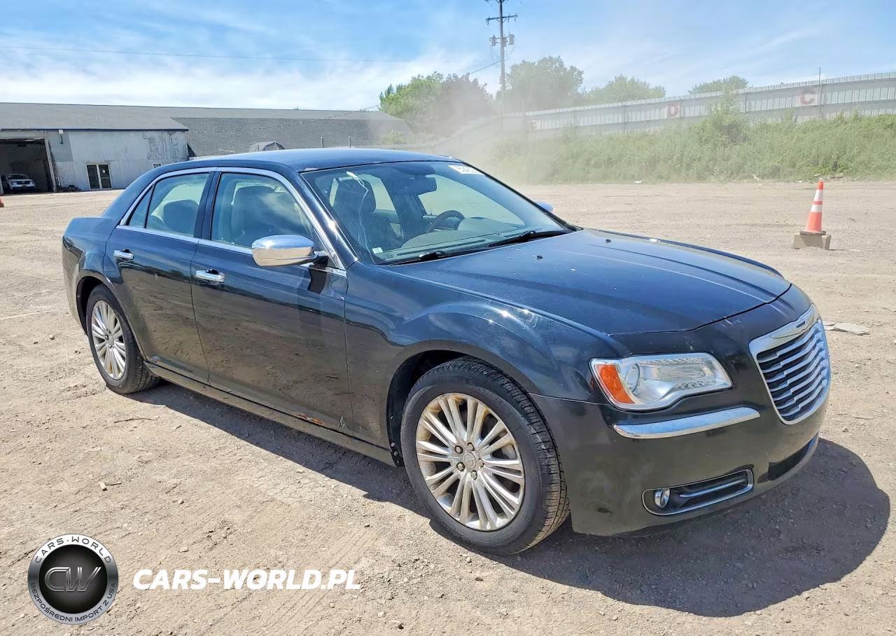 2013 Chrysler 300C VIN:2C3CCAKT9DH665647 - 4