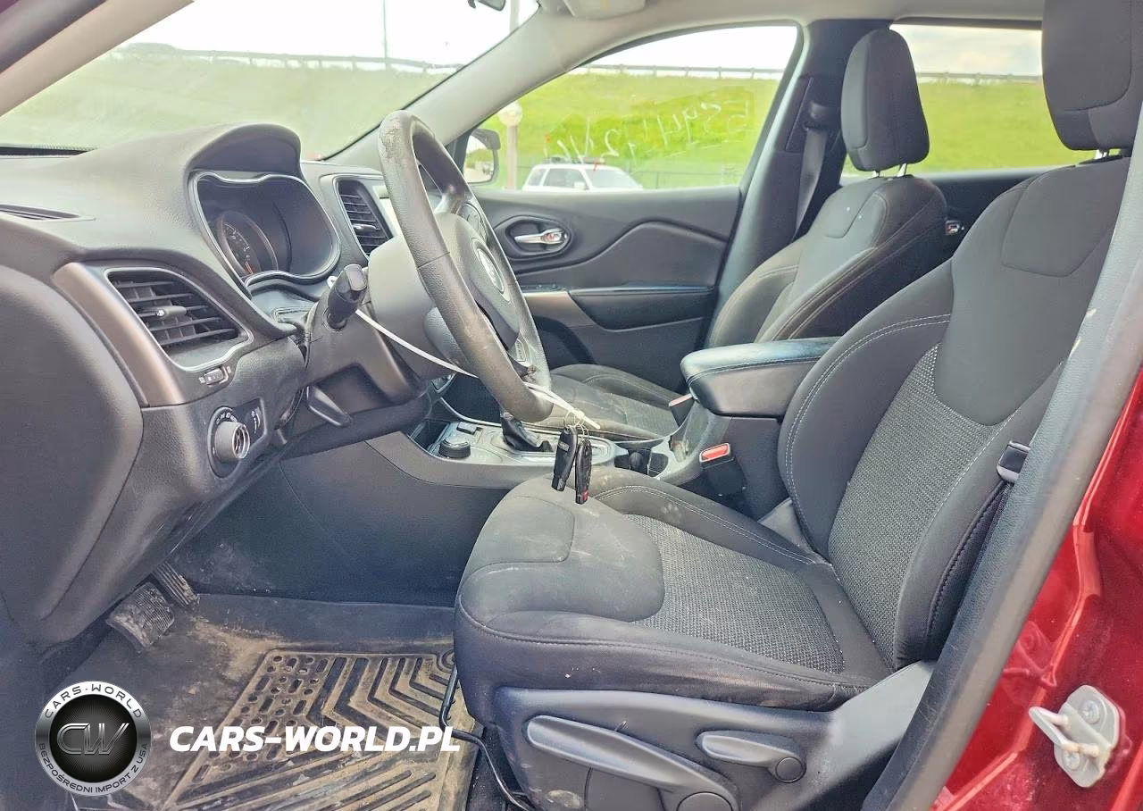 2020 Jeep Cherokee Latitude VIN:1C4PJMCB3LD611878 - 7