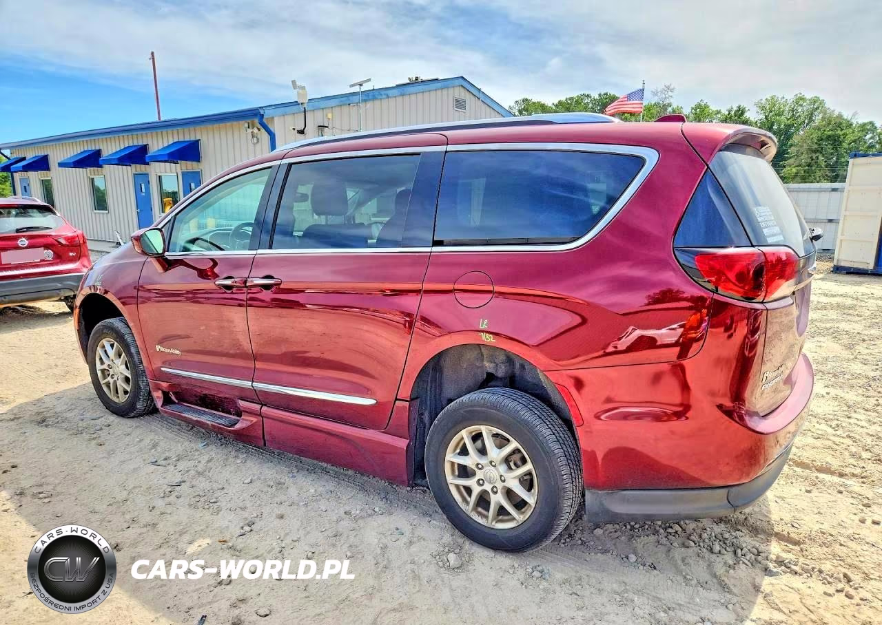 2020 Chrysler Pacifica Touring L VIN:2C4RC1BGXLR182881 - 2