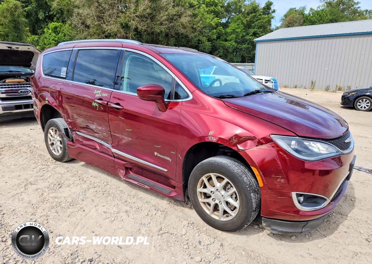 2020 Chrysler Pacifica Touring L VIN:2C4RC1BGXLR182881 - 4