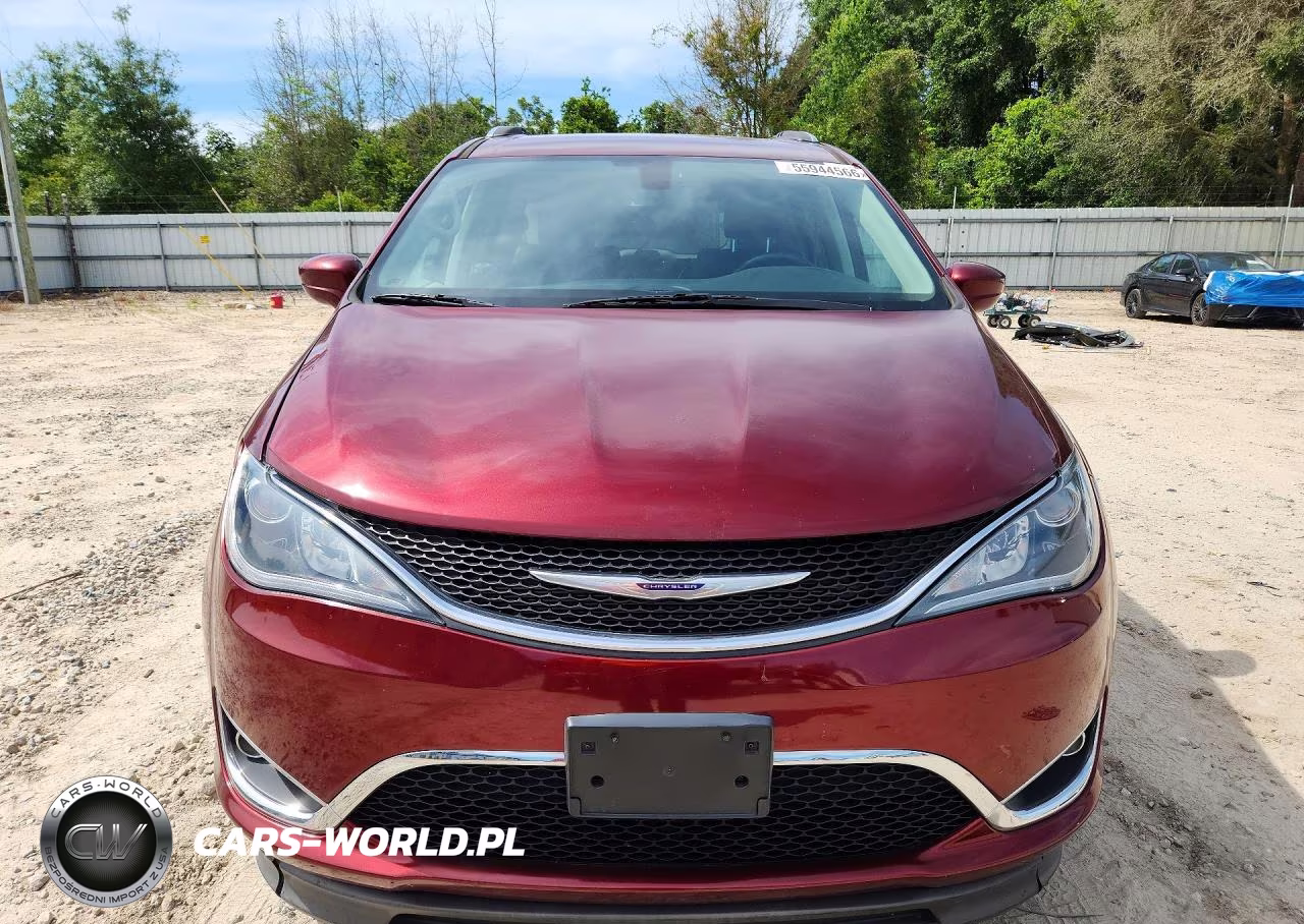 2020 Chrysler Pacifica Touring L VIN:2C4RC1BGXLR182881 - 5