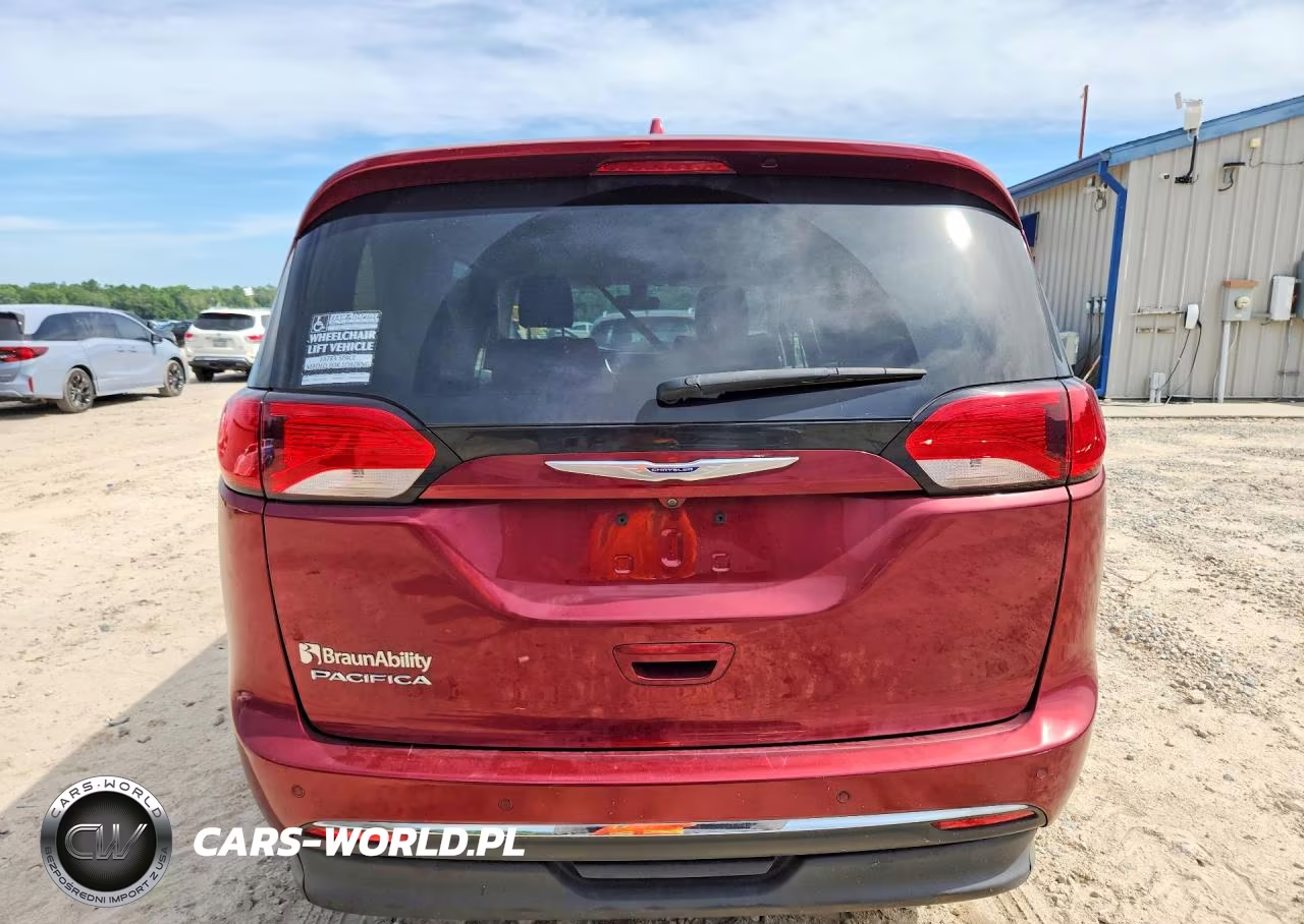 2020 Chrysler Pacifica Touring L VIN:2C4RC1BGXLR182881 - 6