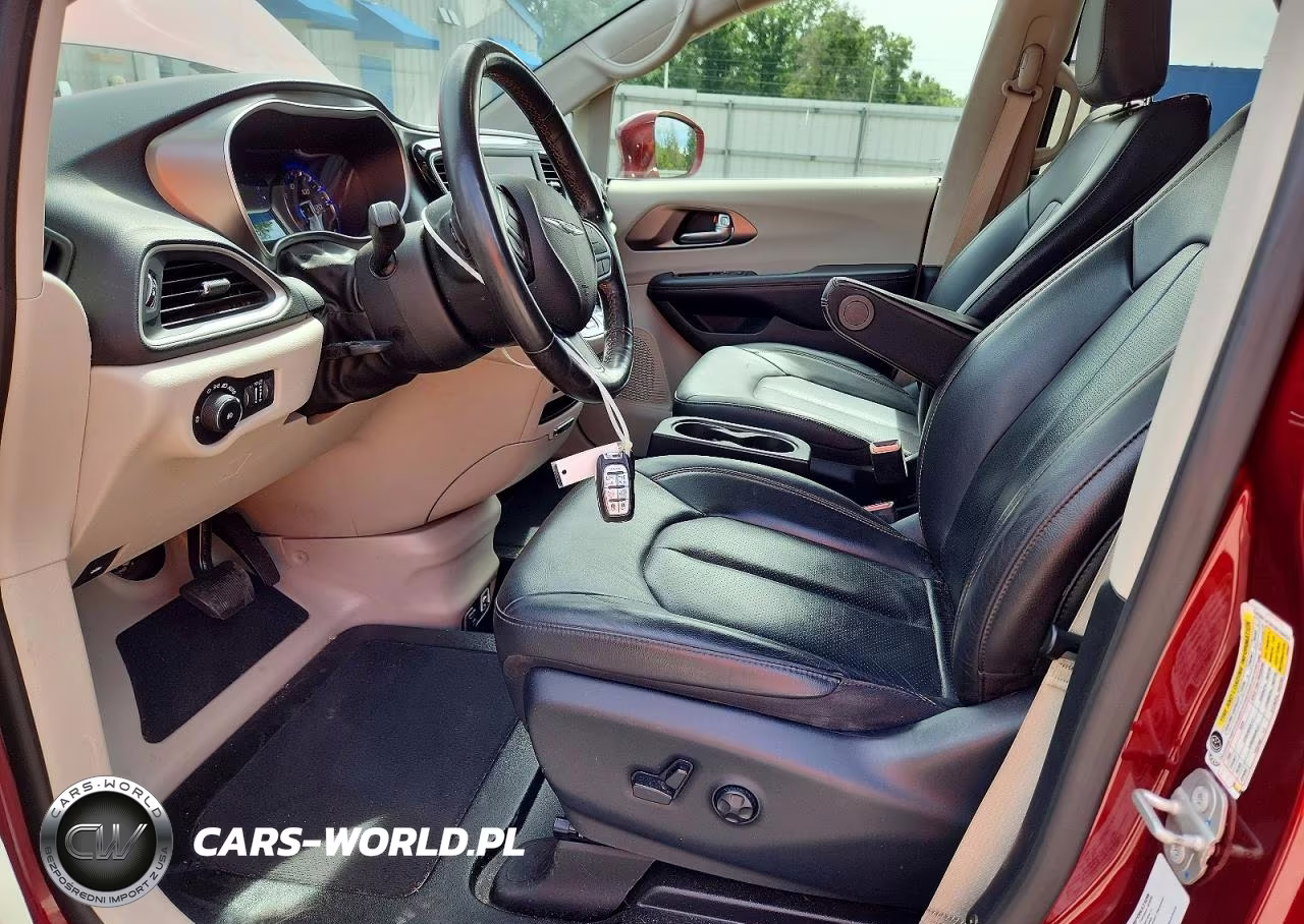 2020 Chrysler Pacifica Touring L VIN:2C4RC1BGXLR182881 - 7