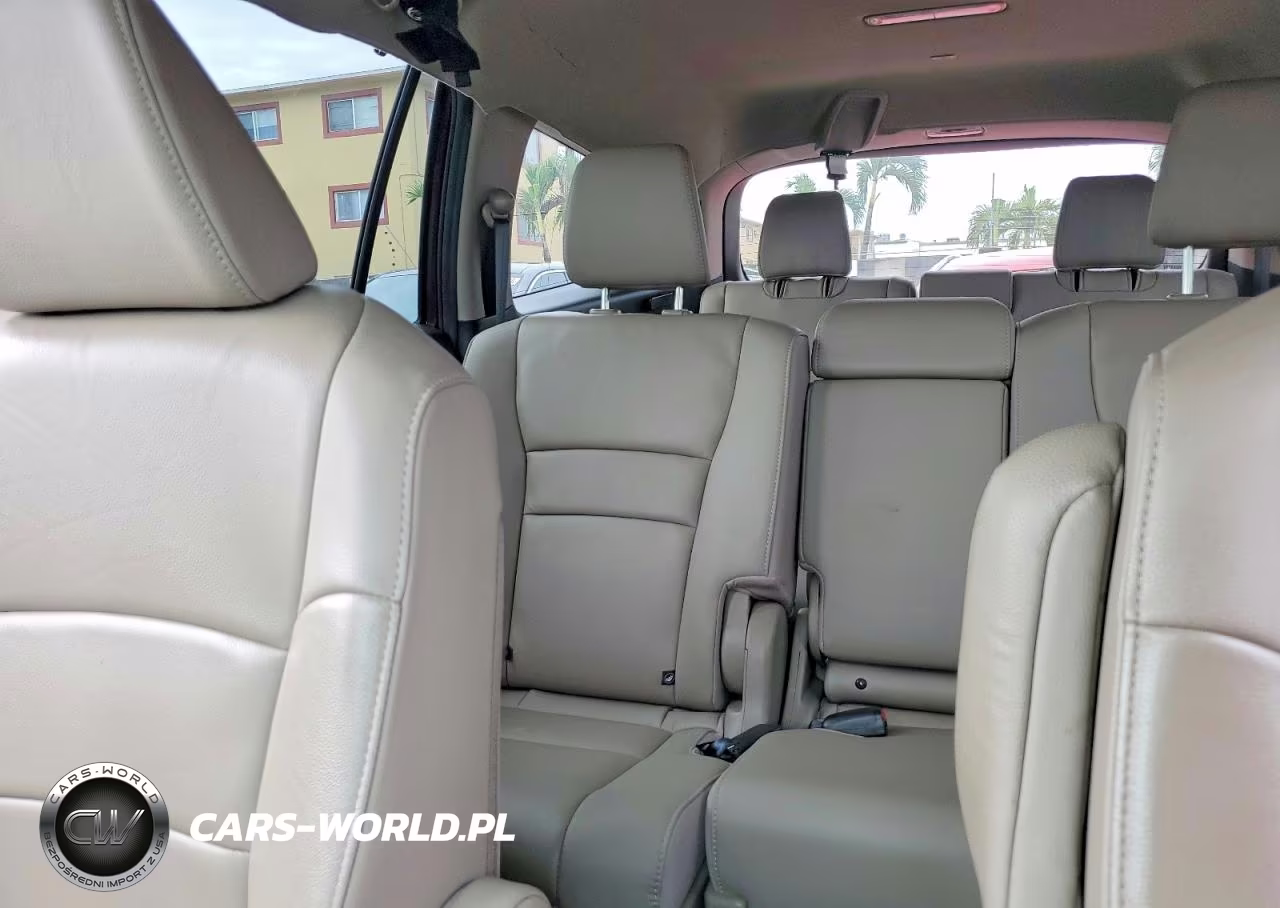 2018 Honda Pilot Touring VIN:5FNYF5H93JB014365 - 10