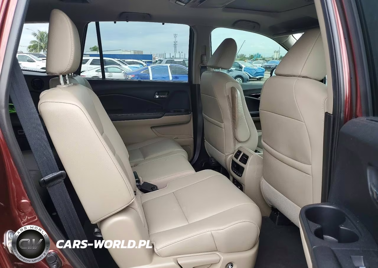 2018 Honda Pilot Touring VIN:5FNYF5H93JB014365 - 11