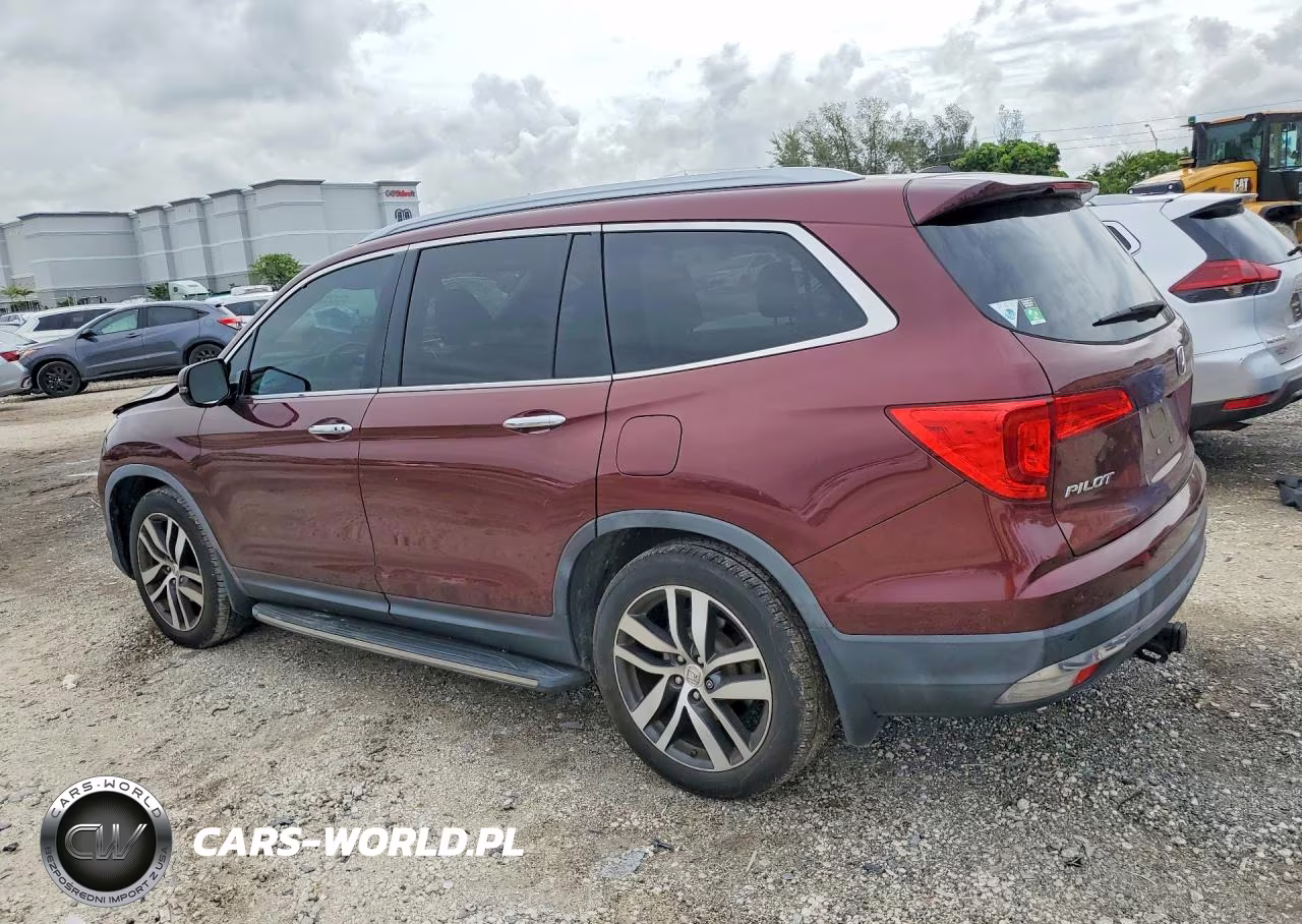 2018 Honda Pilot Touring VIN:5FNYF5H93JB014365 - 2