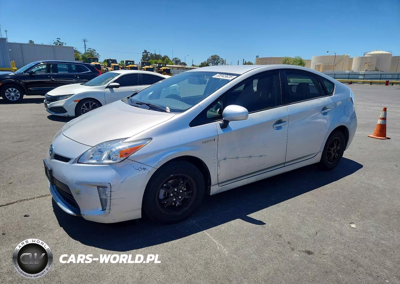 2015 Toyota Prius Two – zdjęcie 1 z 12