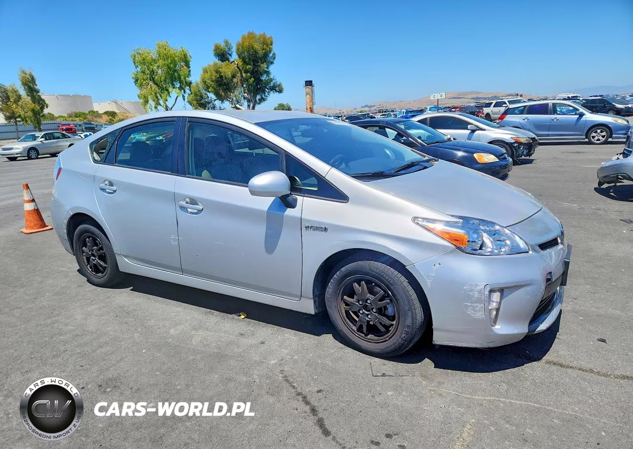 2015 Toyota Prius Two VIN:JTDKN3DU7F0466476 - 4
