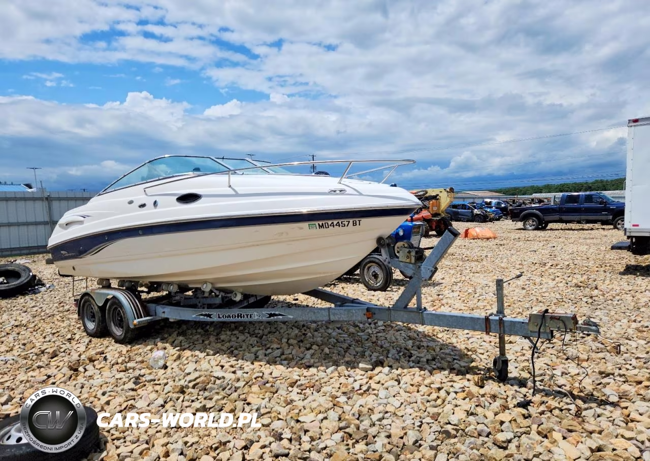 2004 Chaparral Boat