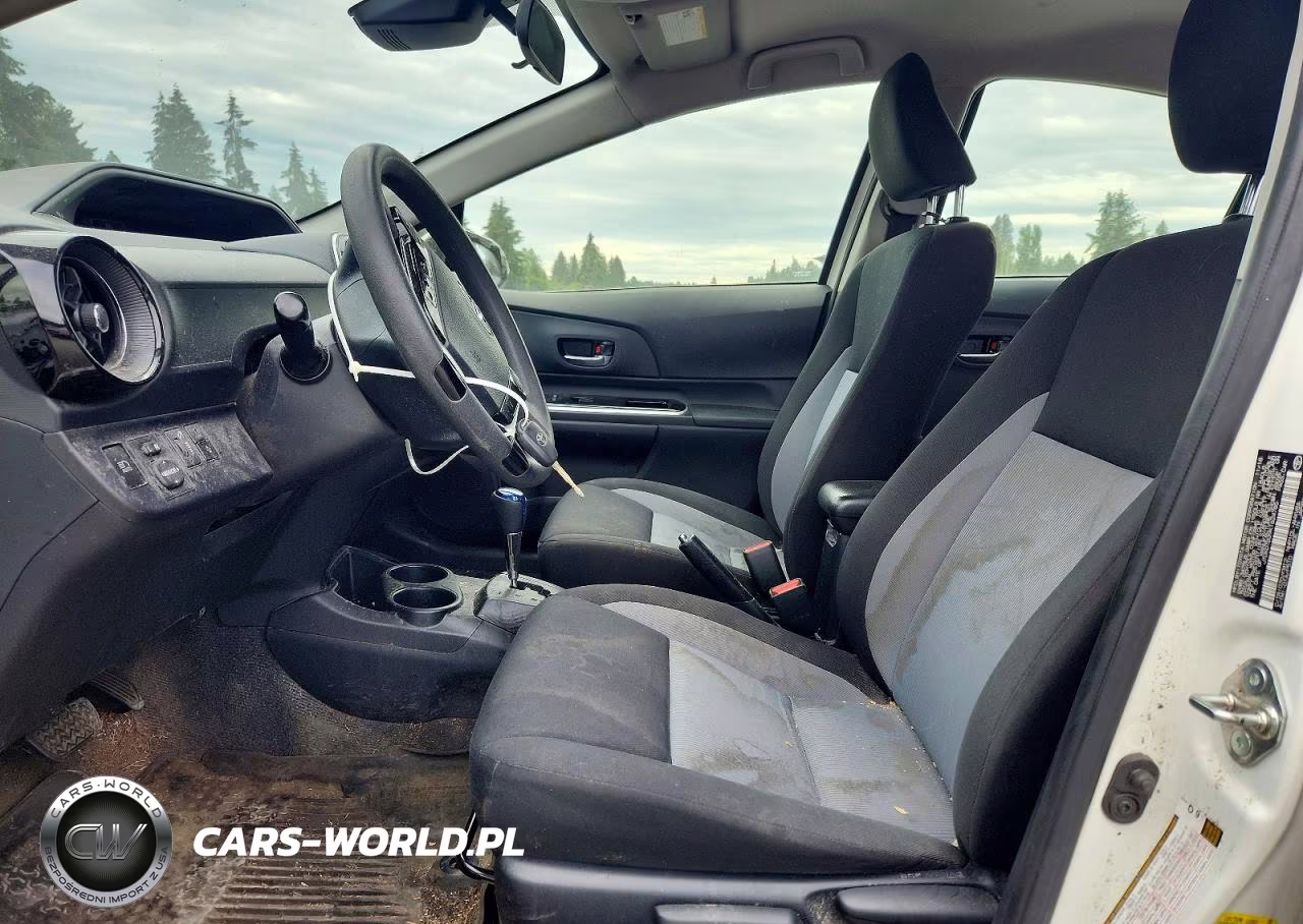 2019 Toyota Prius C L VIN:JTDKDTB39K1624785 - 7