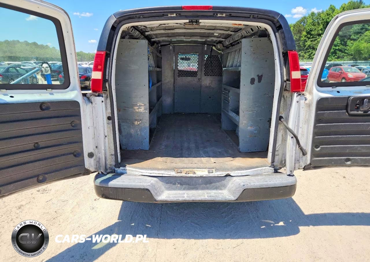 2010 Chevrolet Express G1500 VIN:1GCUGADXXA1110933 - 10