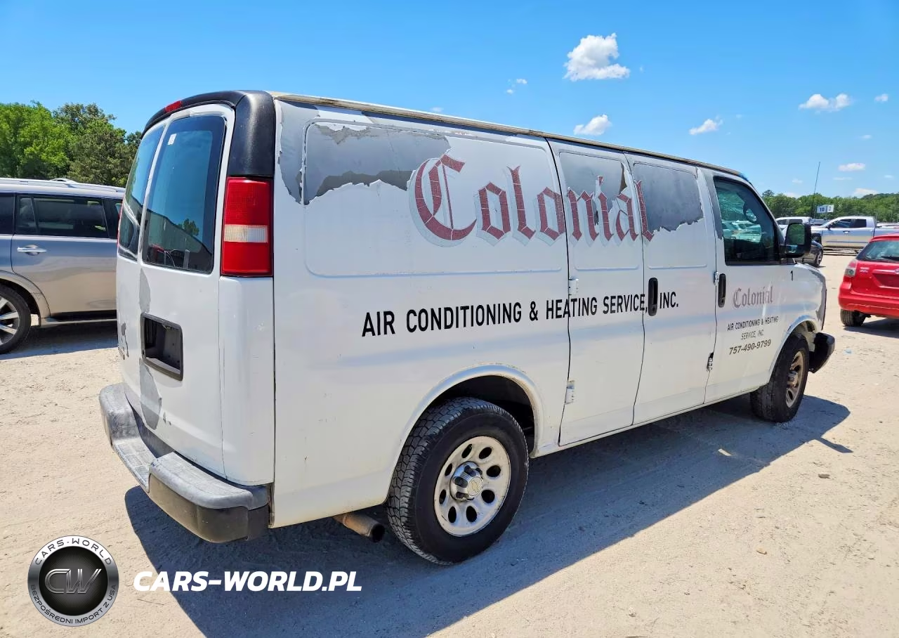 2010 Chevrolet Express G1500 VIN:1GCUGADXXA1110933 - 3