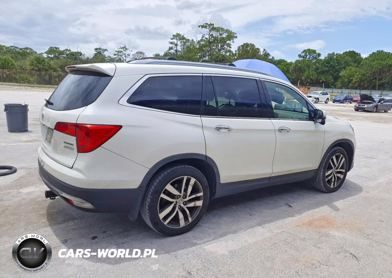 2017 Honda Pilot Touring VIN:5FNYF6H97HB044470 - 3
