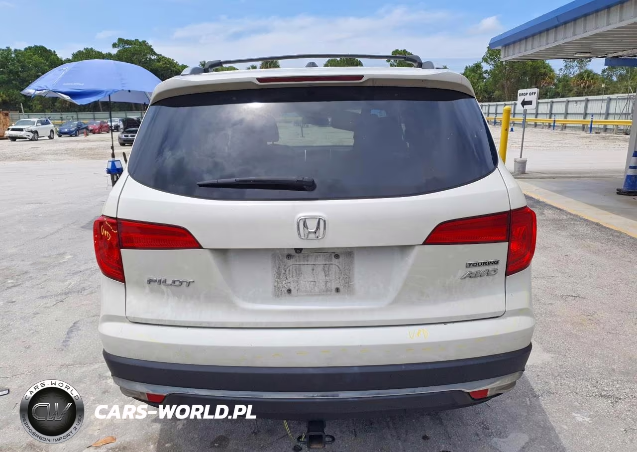 2017 Honda Pilot Touring VIN:5FNYF6H97HB044470 - 6
