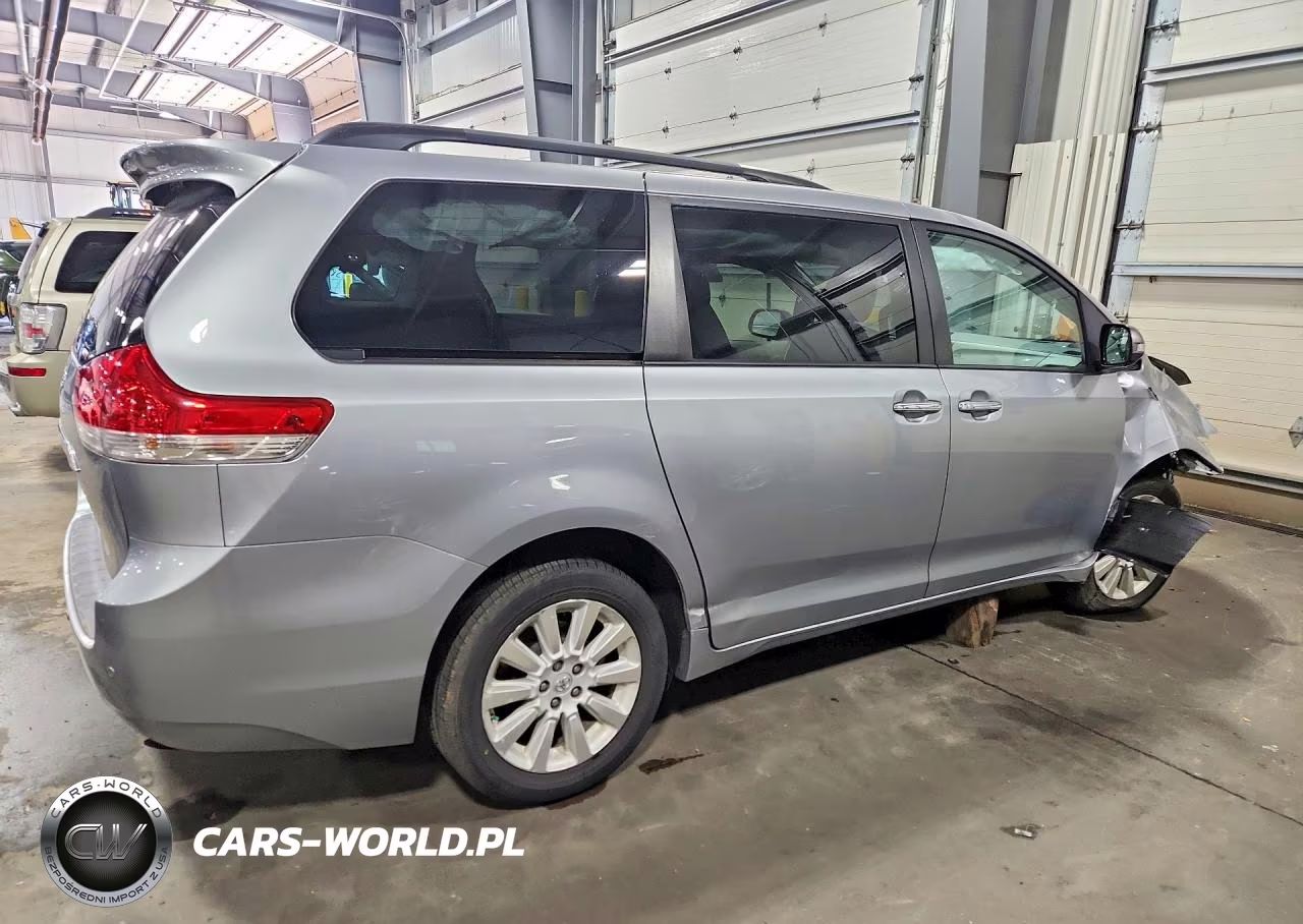 2013 Toyota Sienna Limited 7-Passenger VIN:5TDDK3DC0DS055486 - 3