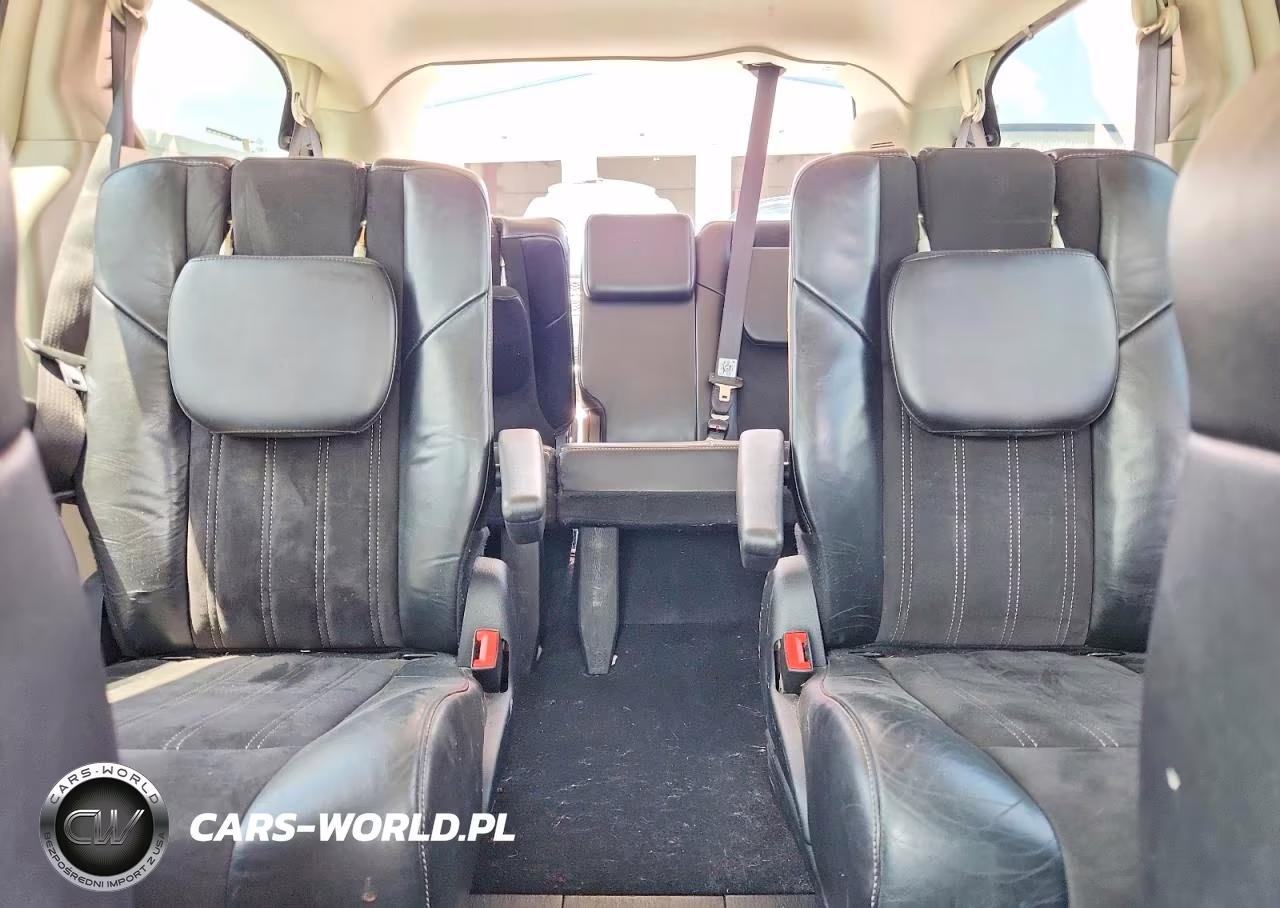 2014 Chrysler Town & Country Touring L VIN:2C4RC1CG4ER319895 - 10