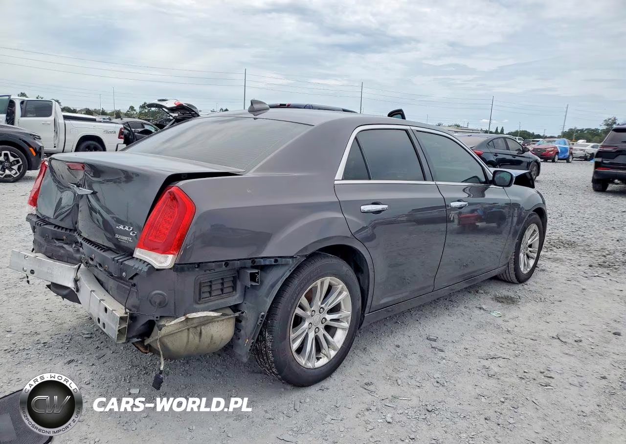 2015 Chrysler 300C VIN:2C3CCAEG0FH920672 - 3