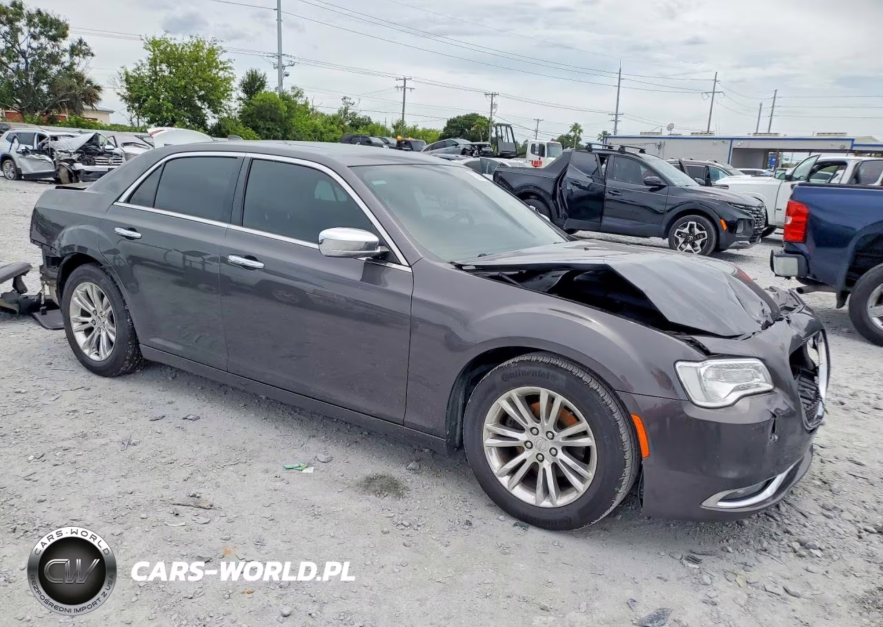 2015 Chrysler 300C VIN:2C3CCAEG0FH920672 - 4