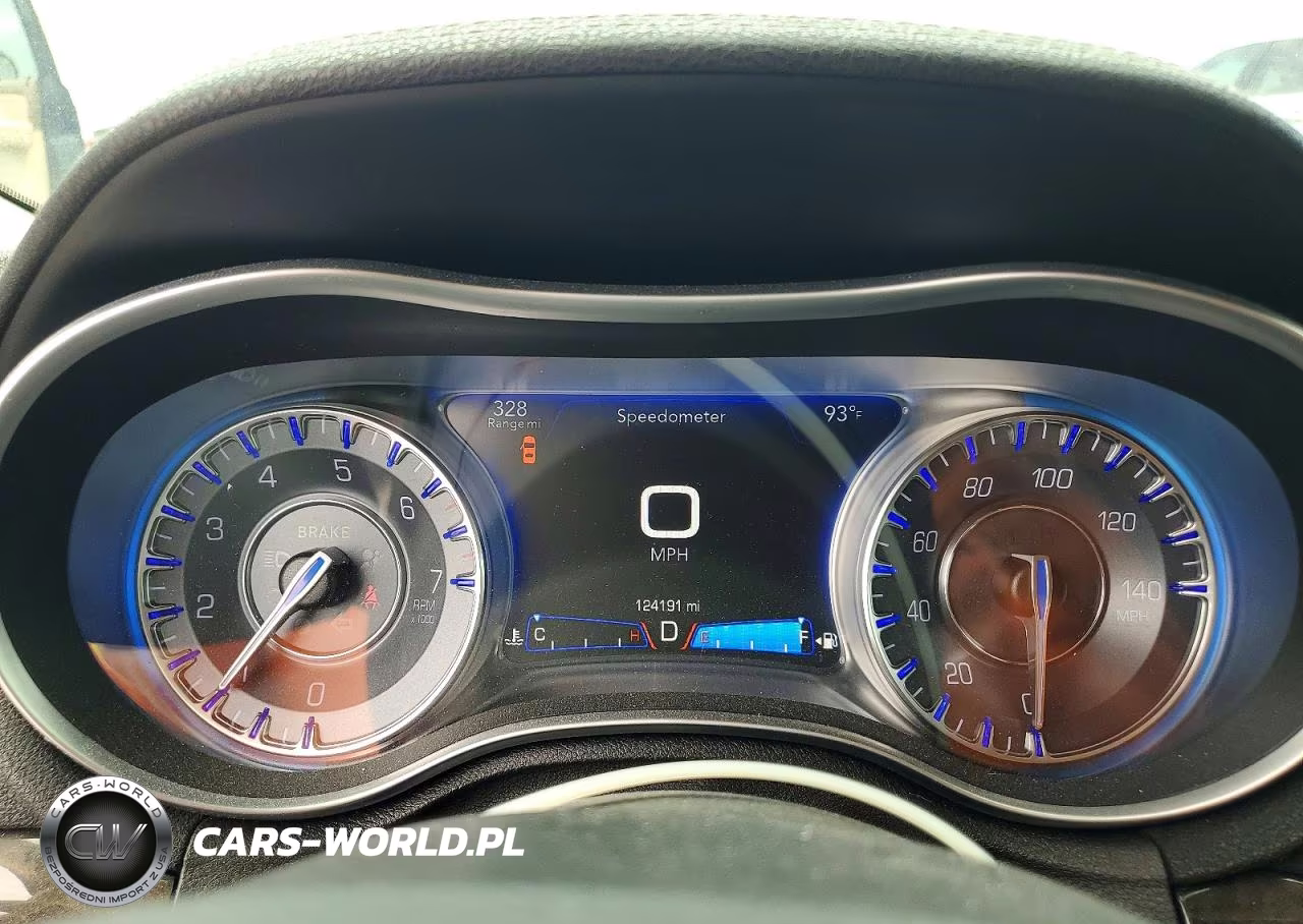 2015 Chrysler 300C VIN:2C3CCAEG0FH920672 - 9