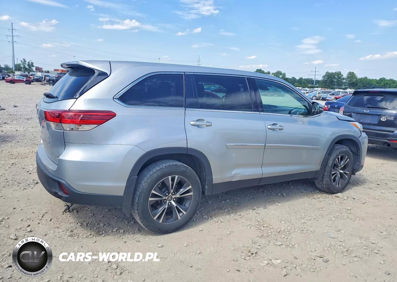 2019 Toyota Highlander Le VIN:5TDBZRFH6KS928735 - 3