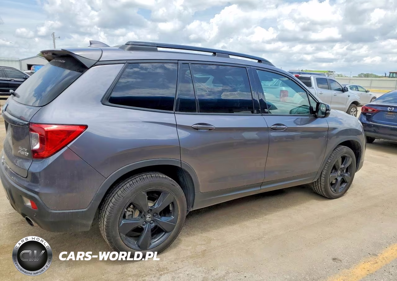 2021 Honda Passport Elite VIN:5FNYF8H0XMB024706 - 3