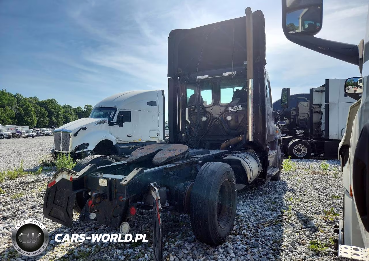 2017 Freightliner Cascadia 113 Semi Truck VIN:1FUBGBDV2HLHH2541 - 4