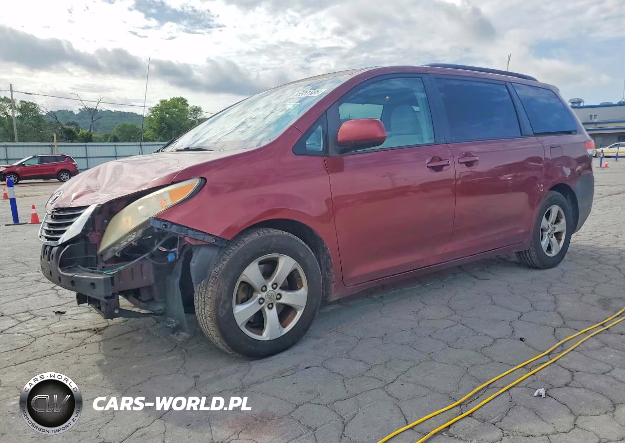 2012 Toyota Sienna Le – zdjęcie 1 z 13