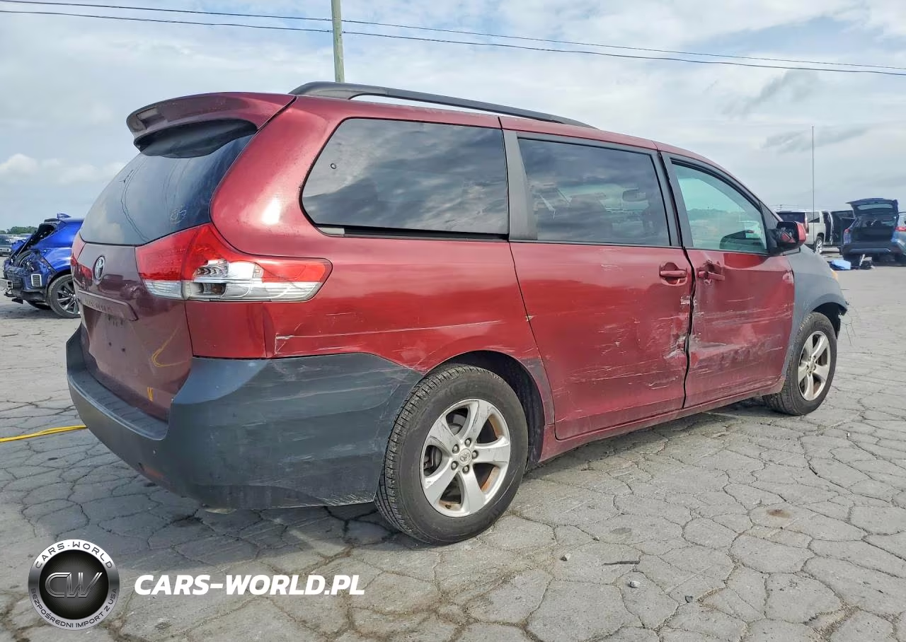 2012 Toyota Sienna Le VIN:5TDKK3DC6CS180272 - 3