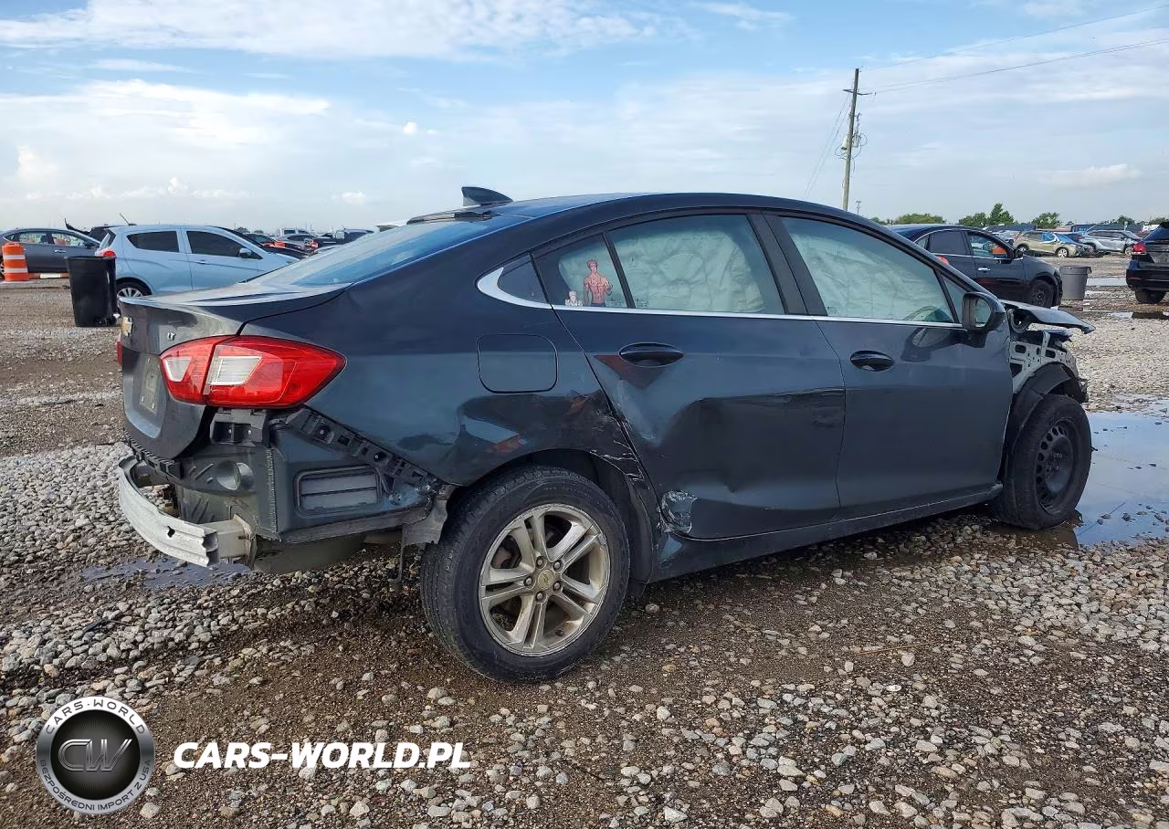 2018 Chevrolet Cruze Lt VIN:1G1BE5SM5J7128744 - 3