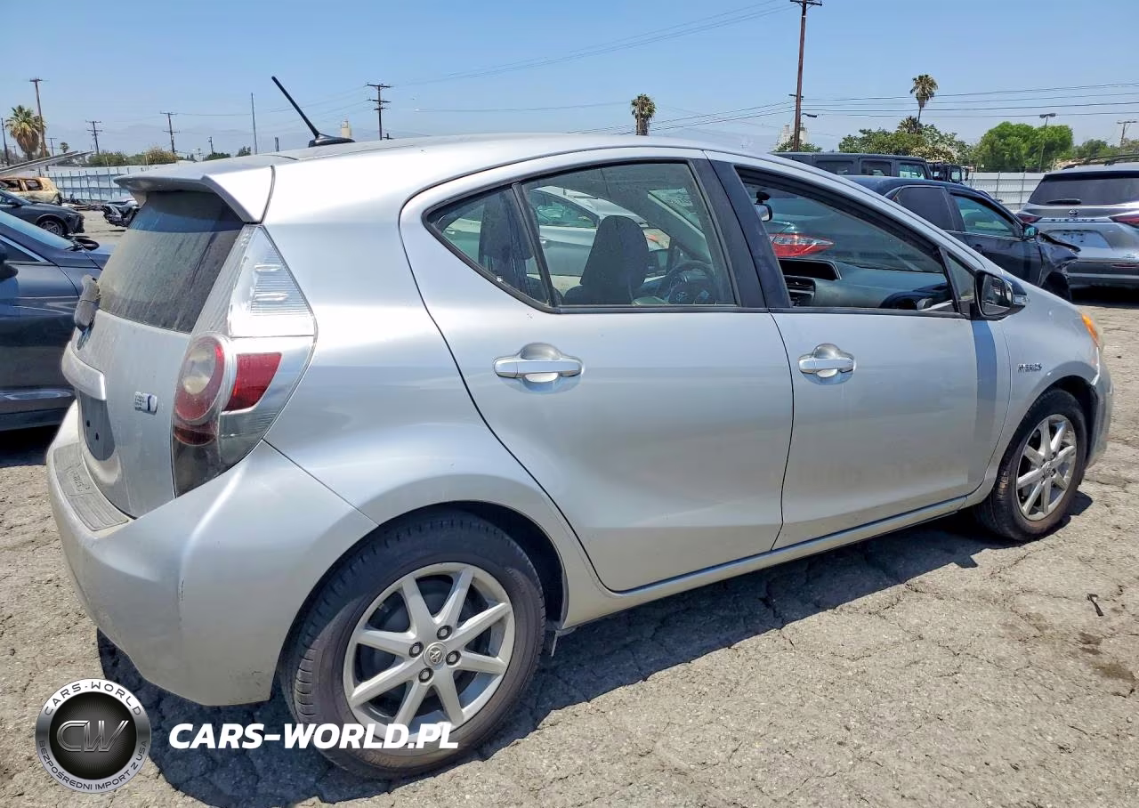 2012 Toyota Prius C Four VIN:JTDKDTB3XC1014749 - 3