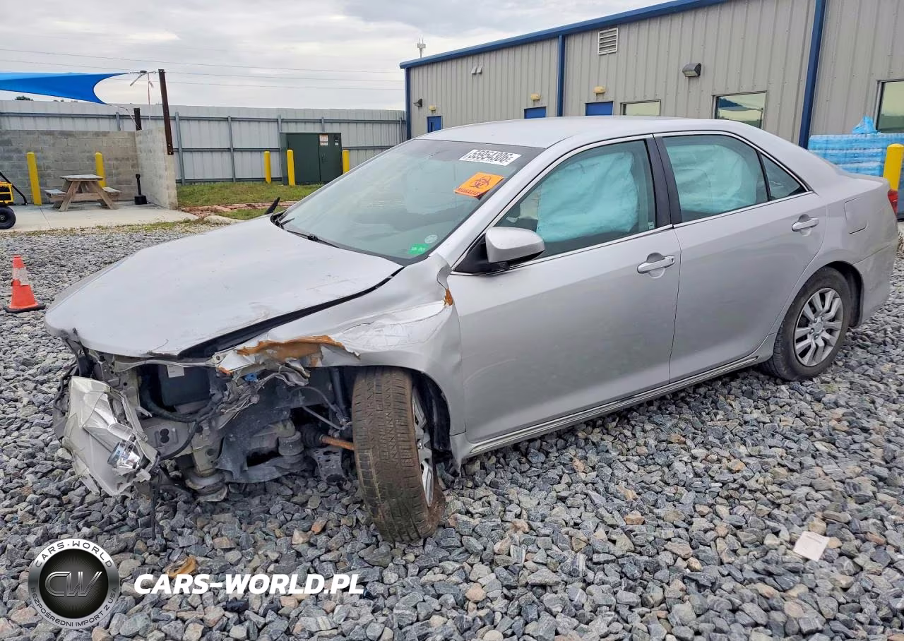 2012 Toyota Camry Le – zdjęcie 1 z 12