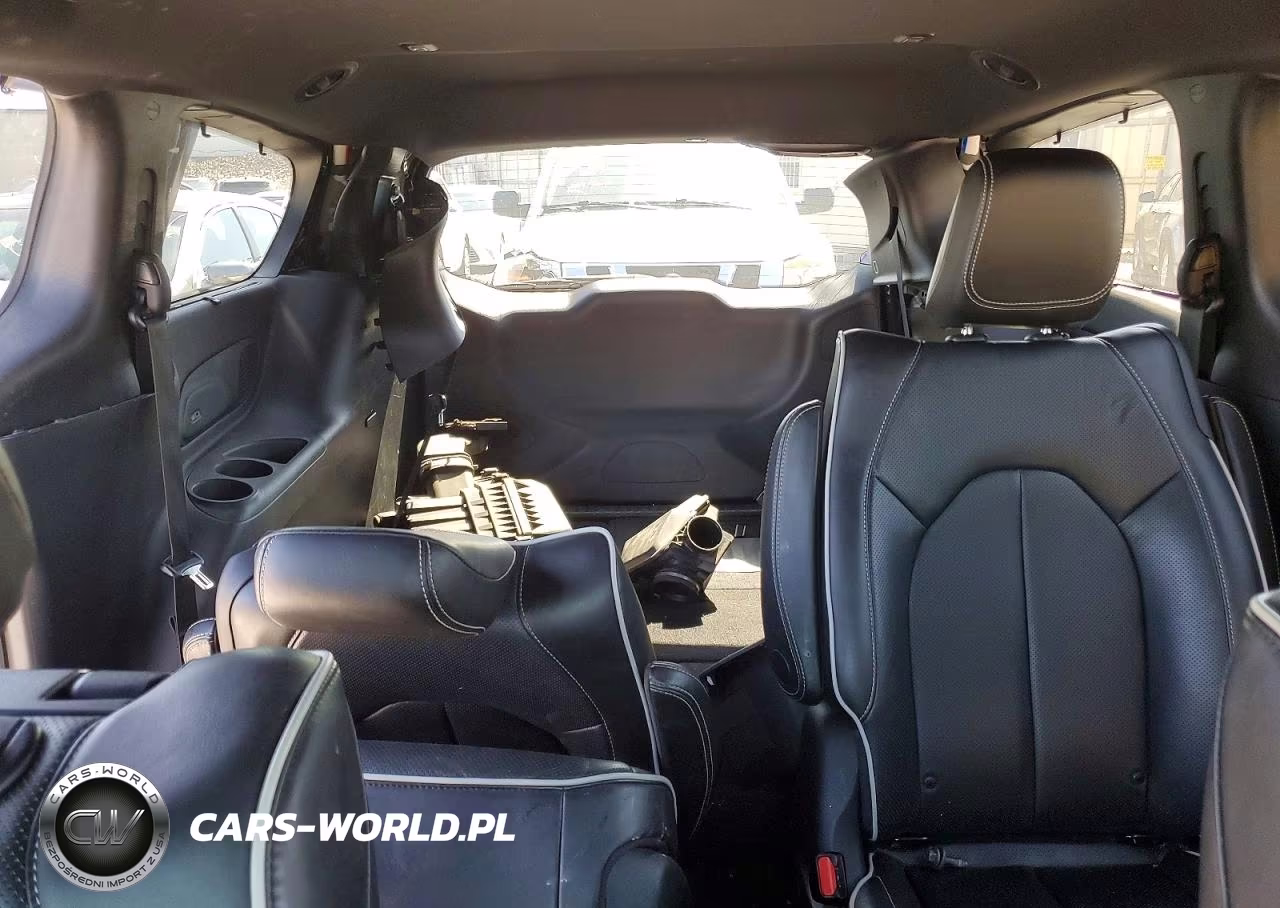 2020 Chrysler Pacifica Hybrid Limited VIN:2C4RC1N76LR120213 - 10