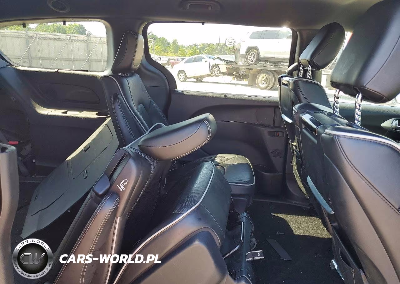 2020 Chrysler Pacifica Hybrid Limited VIN:2C4RC1N76LR120213 - 11