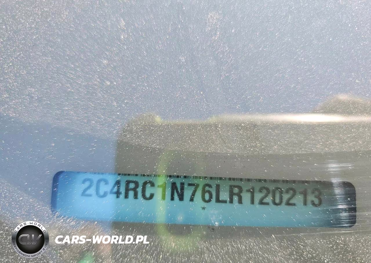 2020 Chrysler Pacifica Hybrid Limited VIN:2C4RC1N76LR120213 - 13