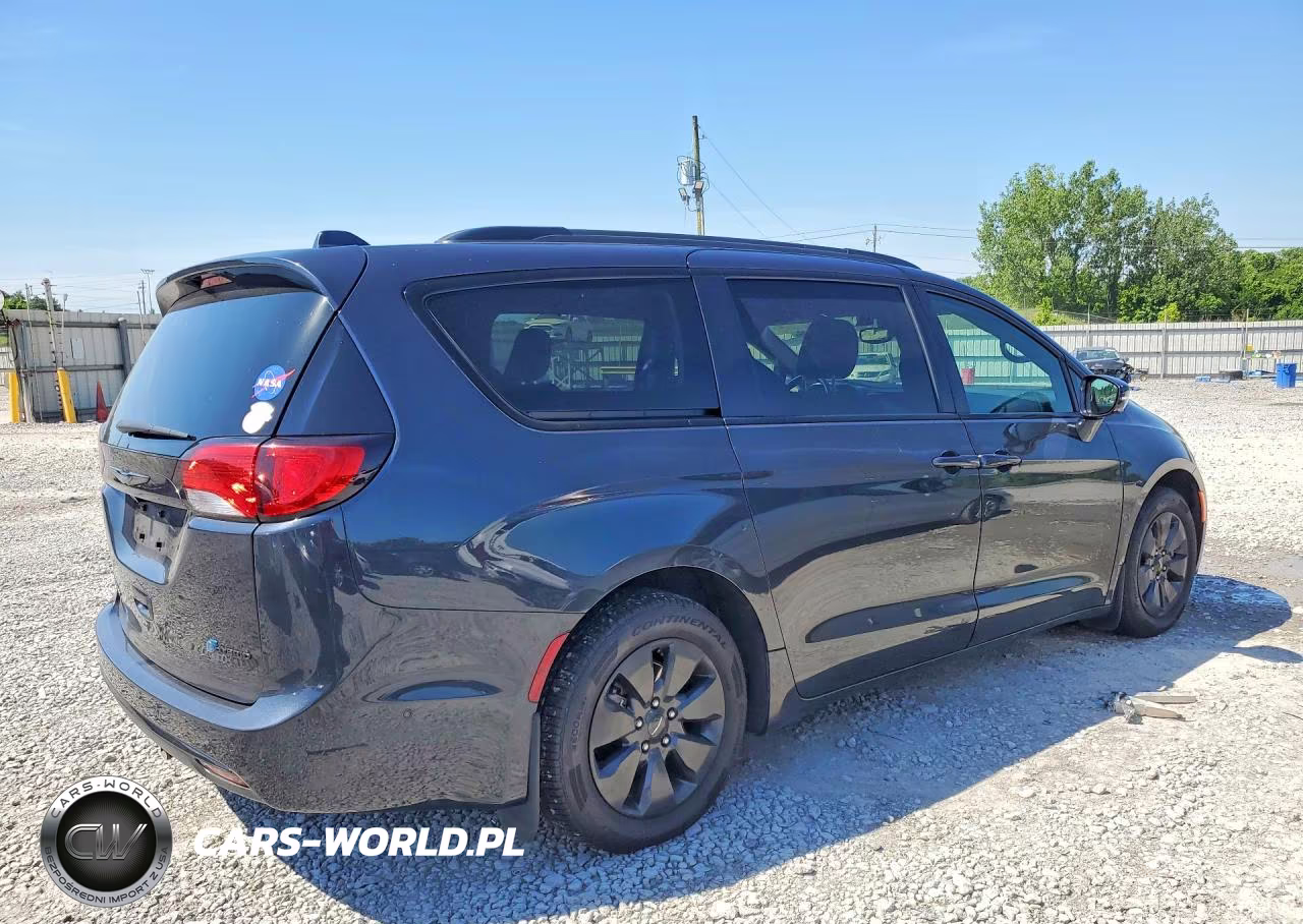 2020 Chrysler Pacifica Hybrid Limited VIN:2C4RC1N76LR120213 - 3