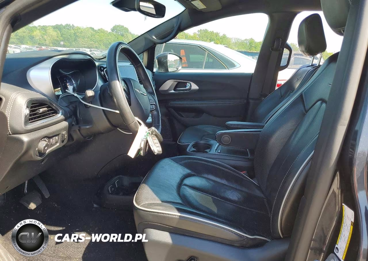 2020 Chrysler Pacifica Hybrid Limited VIN:2C4RC1N76LR120213 - 7