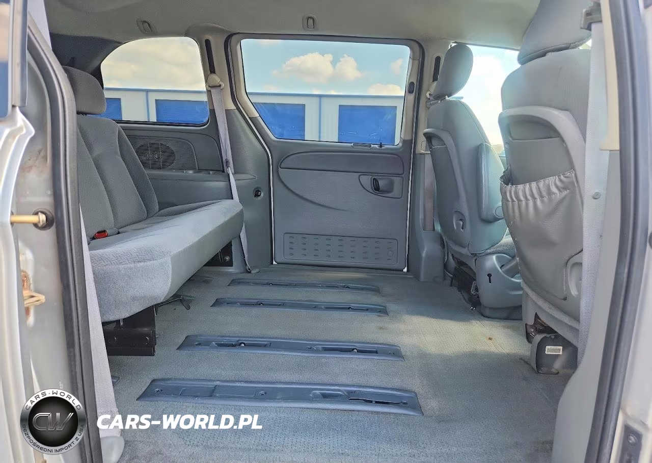 2005 Chrysler Town & Country VIN:1C4GP45R05B440076 - 11