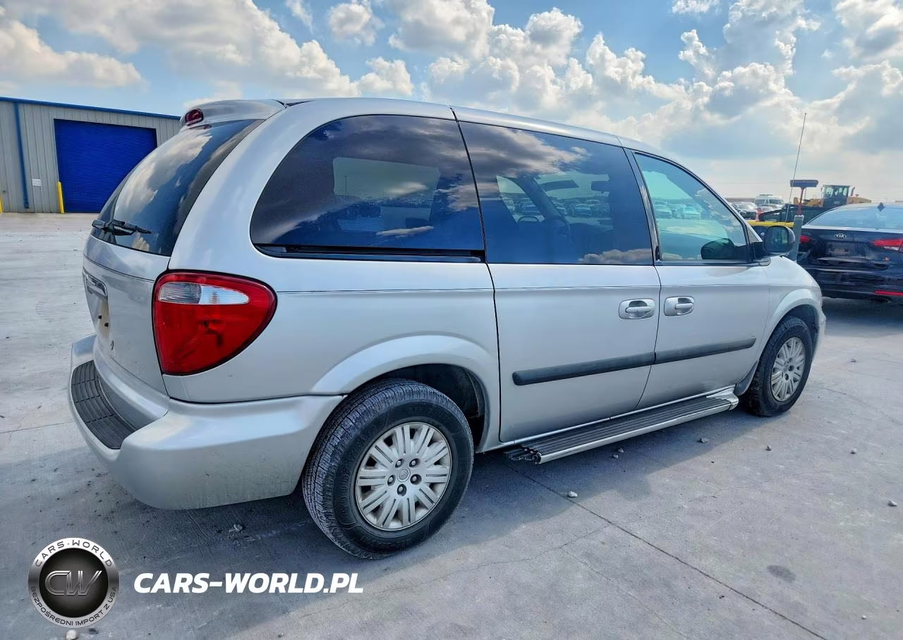 2005 Chrysler Town & Country VIN:1C4GP45R05B440076 - 3