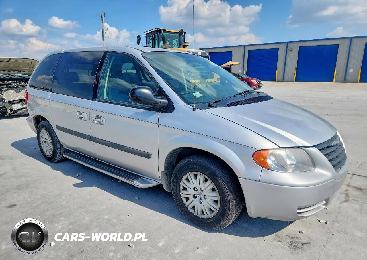 2005 Chrysler Town & Country VIN:1C4GP45R05B440076 - 4