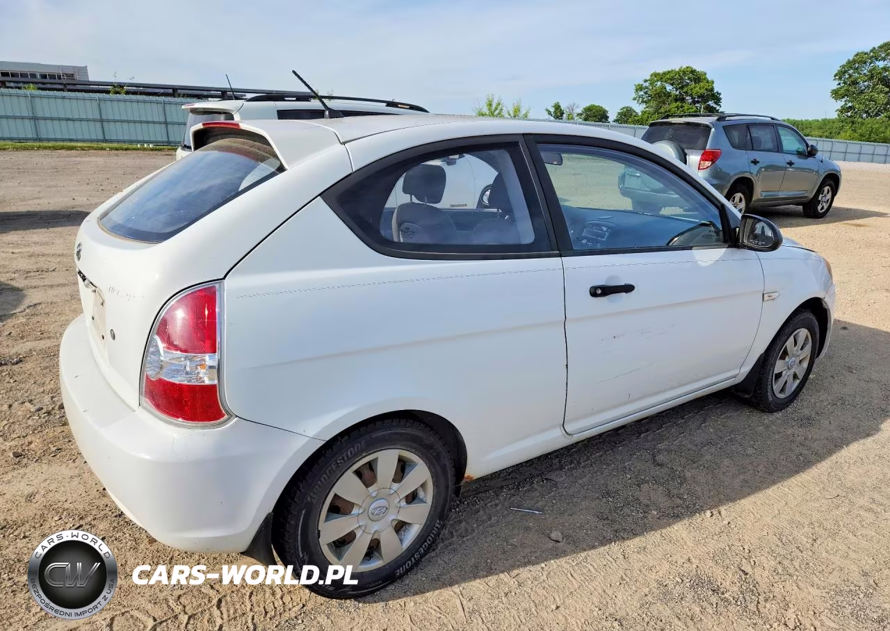 2007 Hyundai Accent Gs VIN:KMHCM36C97U036272 - 3
