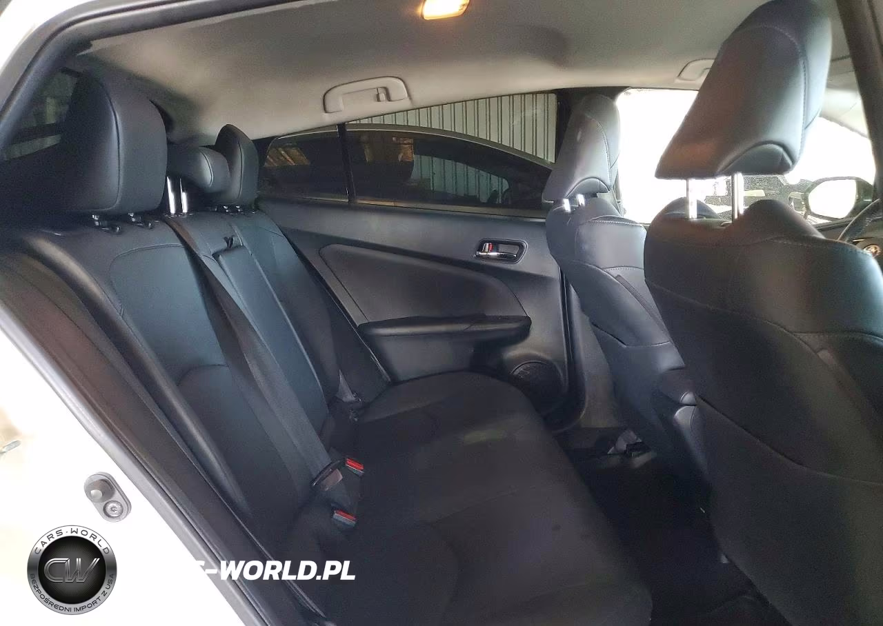 2016 Toyota Prius Three Touring VIN:JTDKARFU0G3017362 - 10