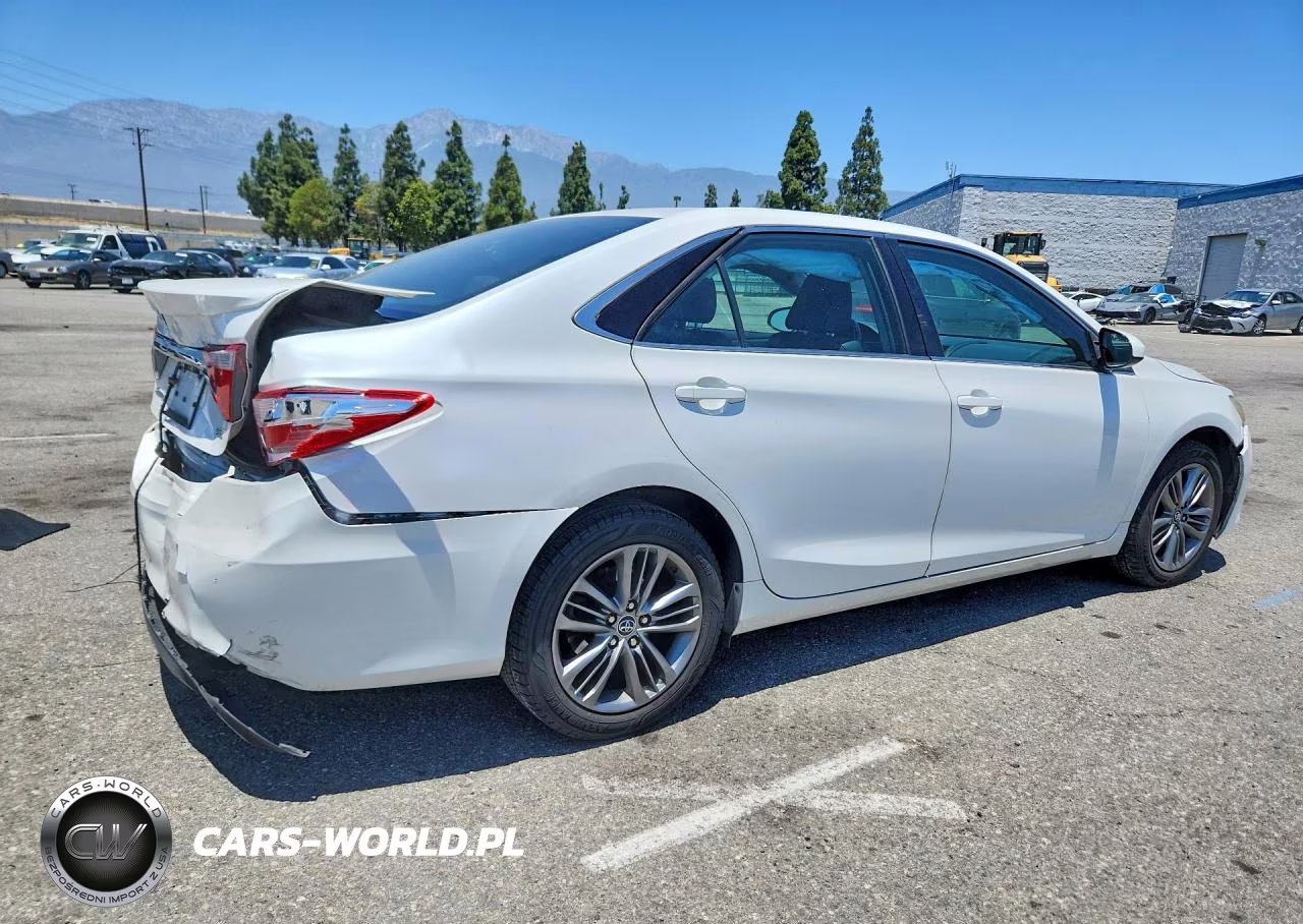 2015 Toyota Camry Se VIN:4T1BF1FK7FU930349 - 3