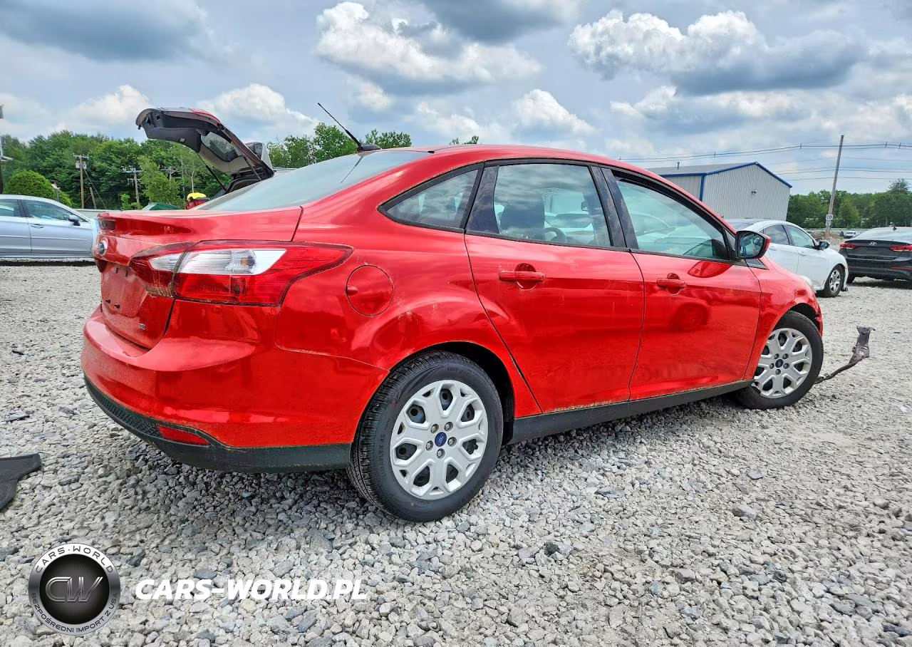 2012 Ford Focus Se VIN:1FAHP3F23CL286752 - 3