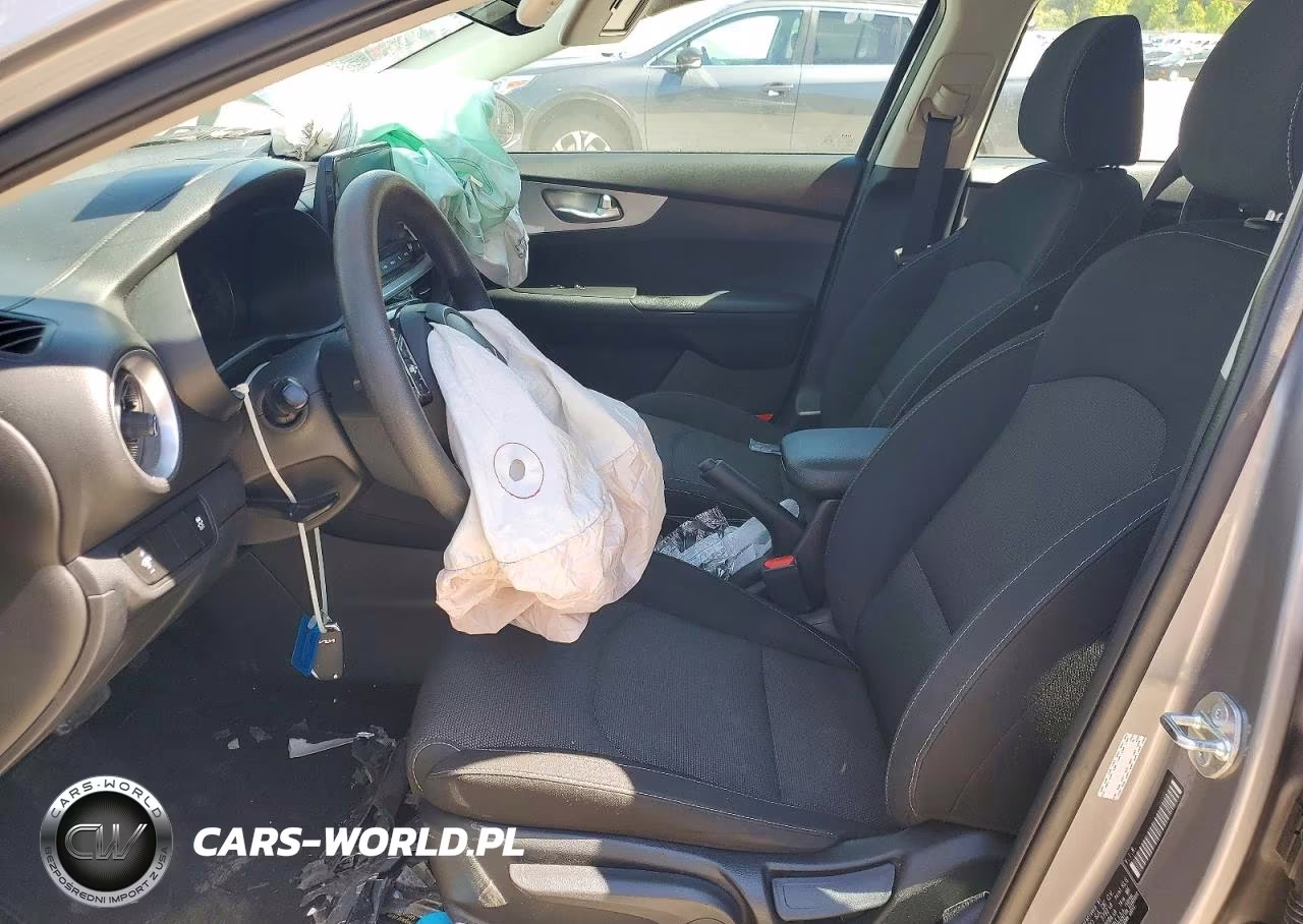 2023 Kia Forte Lxs VIN:3KPF24AD6PE676600 - 7