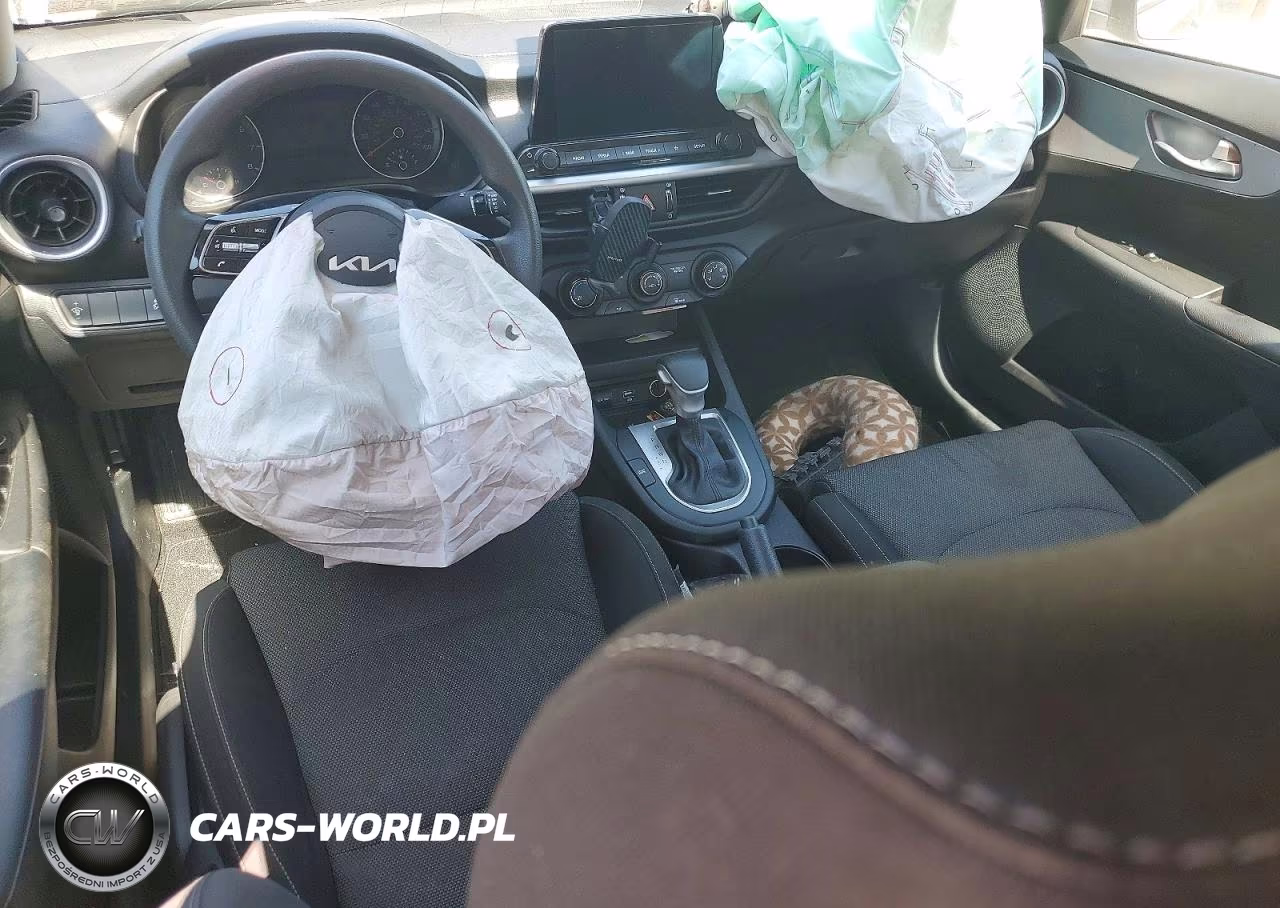 2023 Kia Forte Lxs VIN:3KPF24AD6PE676600 - 8