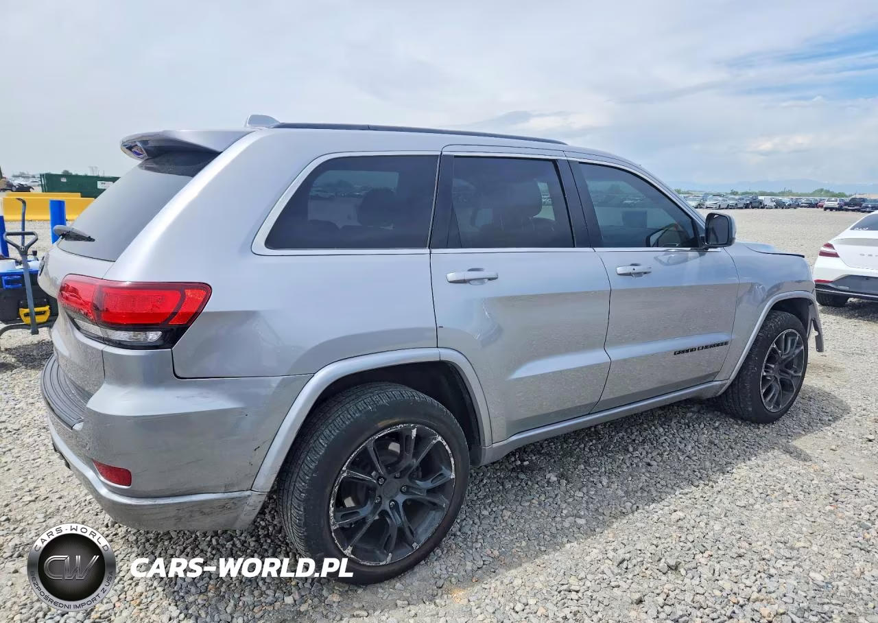 2015 Jeep Grand Cherokee Laredo VIN:1C4RJFAG0FC171602 - 3