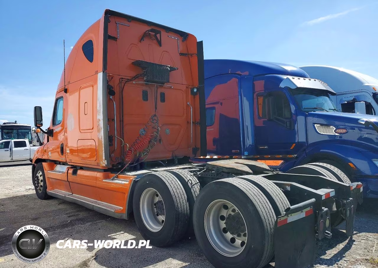 2012 Freightliner Cascadia 125 VIN:1FUJGLDR8CLBR2048 - 3